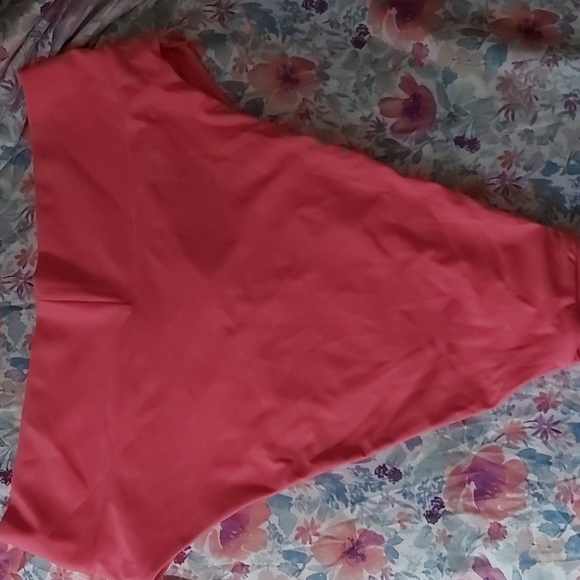 Ladies 2 piece bathing suit peach color - Picture 4 of 4